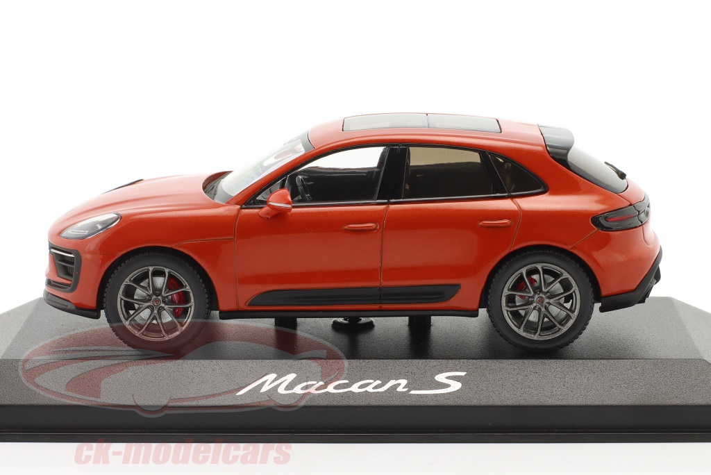Minichamps 1:43 Porsche Macan S Turismo III パパイヤ メタリック