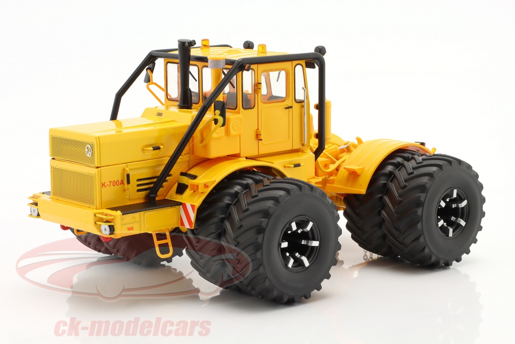 schuco-1-18-kirovets-k-700-a-tractor-con-neumaticos-dobles-amarillo-1-32-450784500/