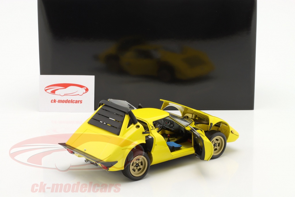 Lancia Stratos Civile Jaune 1/43 – Universal Hobbies – 1975 – Neuve