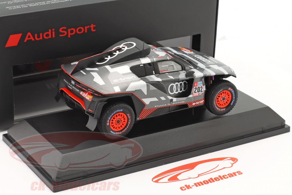 Presentación Audi RS Q e-tron de Carlos Sainz y Lucas Cruz para el Dakar