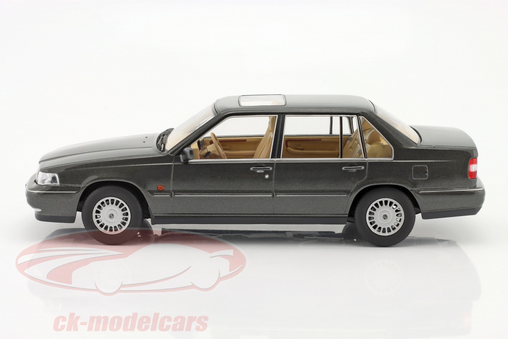 Modellino Auto VOLVO 960 Del 1996 Scala 1/18 - TRIPLE9 T9-1800304 Grigio Metallizzato - Foto 2