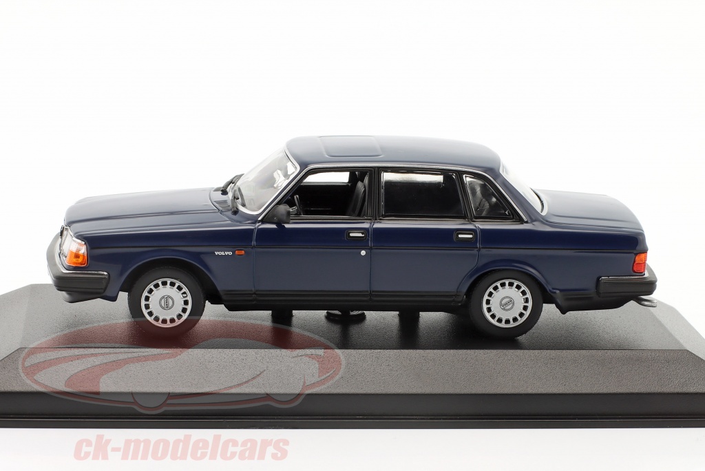 Miniature Minichamps 1/43 Volvo 240 GL 1986 Rouge Break