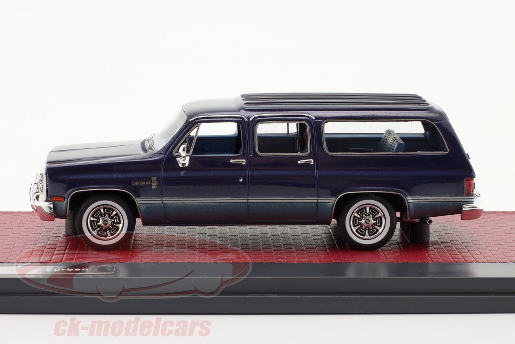 MX20302-413 CHEVROLET Suburban Argent - 1981 au 1/43 de Matrix