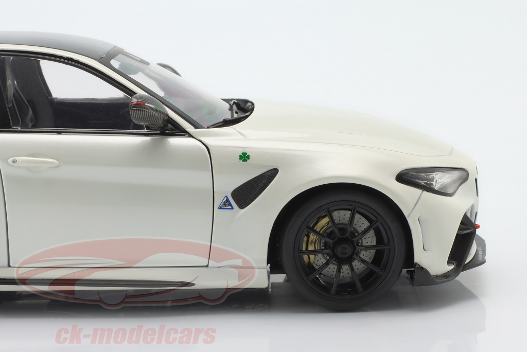 Maquette Alfa Romeo Giulia GTA 2022 Bleue 1:18 Solido - Portes Ouvrantes, 25 Cm