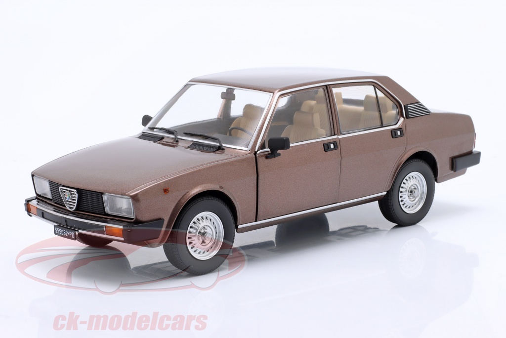 1:18 Alfa Romeo Alfetta 2000L 1978, blue Mitica (Neu und originalverpackt) in Rothenburg für CHF