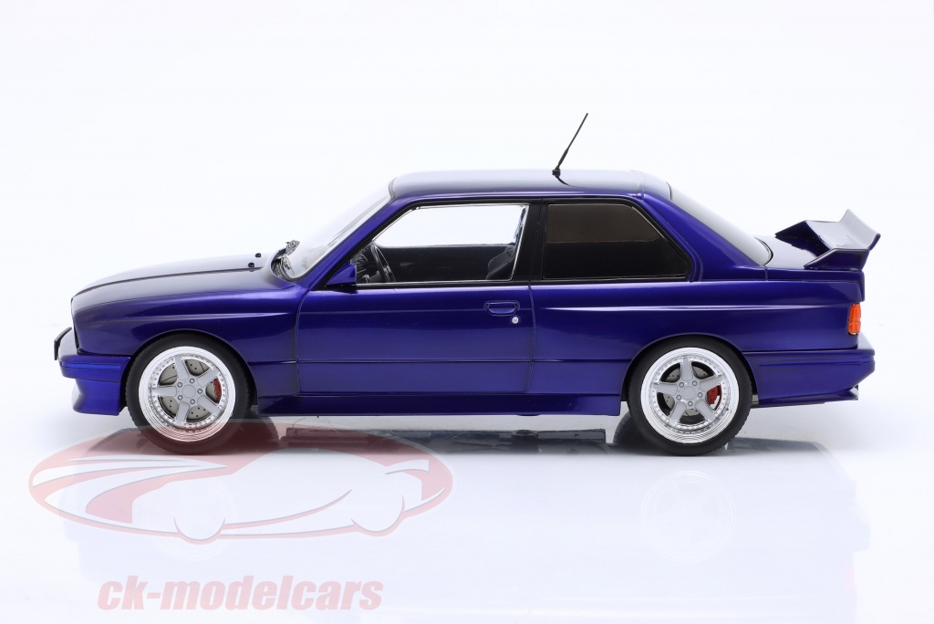 Miniature BMW E30 M3 1989 IXO 1/18 - Boîte Usée