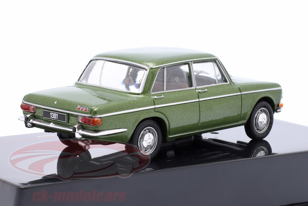 La Simca 1500 verte en Micro-miniatures par Norev au H0 HO 1/86e