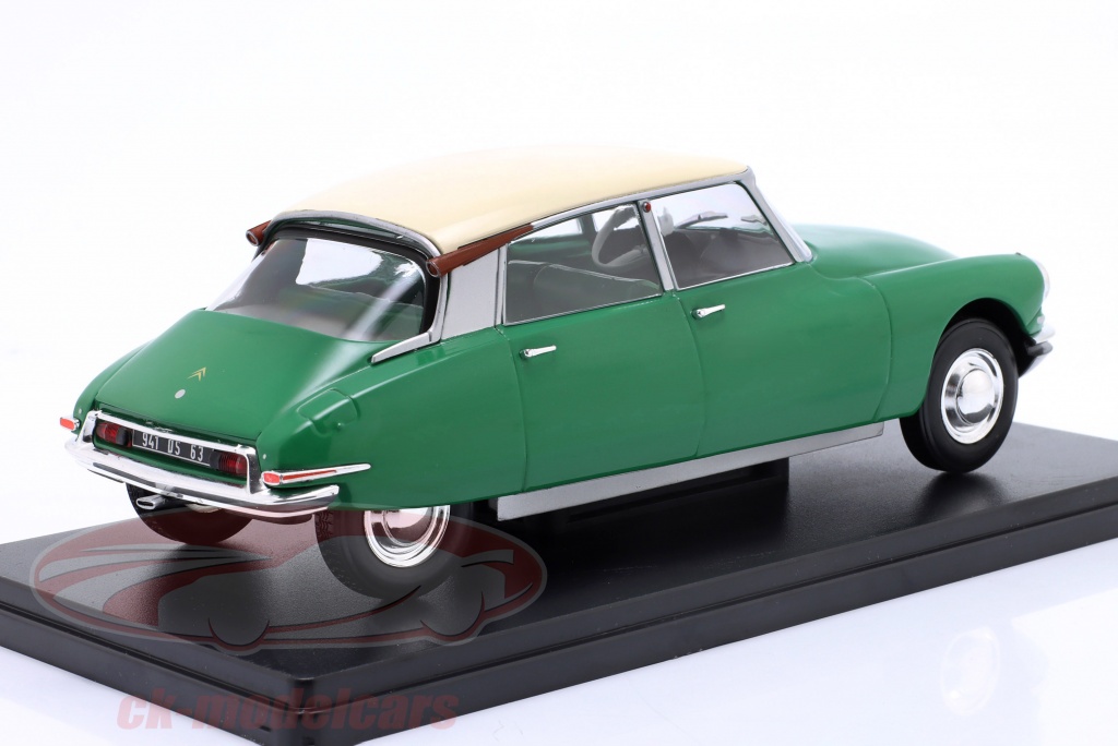 OPO 10 - Voiture Miniature de Collection 1/24 Compatible avec Citroen DS 19-1956 - VC015