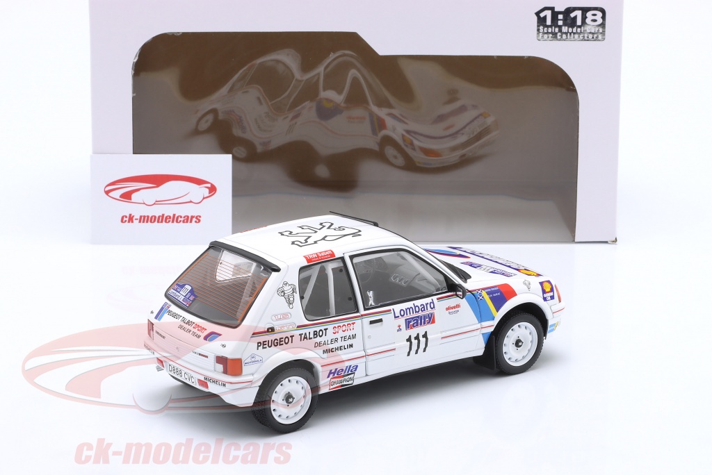 Modèle Réduit Peugeot 205 GTI 1/24 - Voiture Mythique 1988 Sur Socle