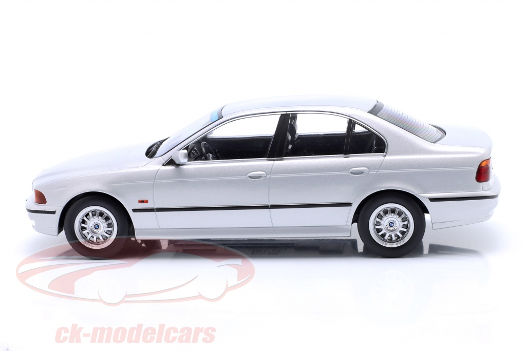 KK-Scale 1:18 BMW 520i  E39  Touring Année De Construction 1997 Noir Metallique Kkdc181083