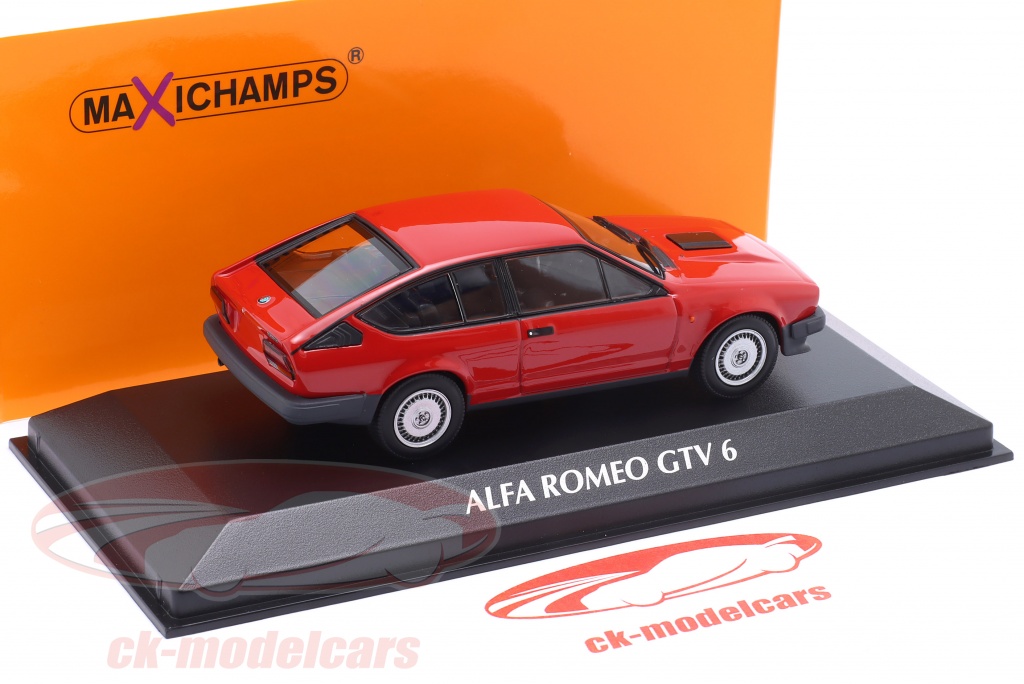 ALFA ROMEO GTV 6 1983 – Miniature Maxichamps 1/43 Argenté, Neuve Sous Boîte