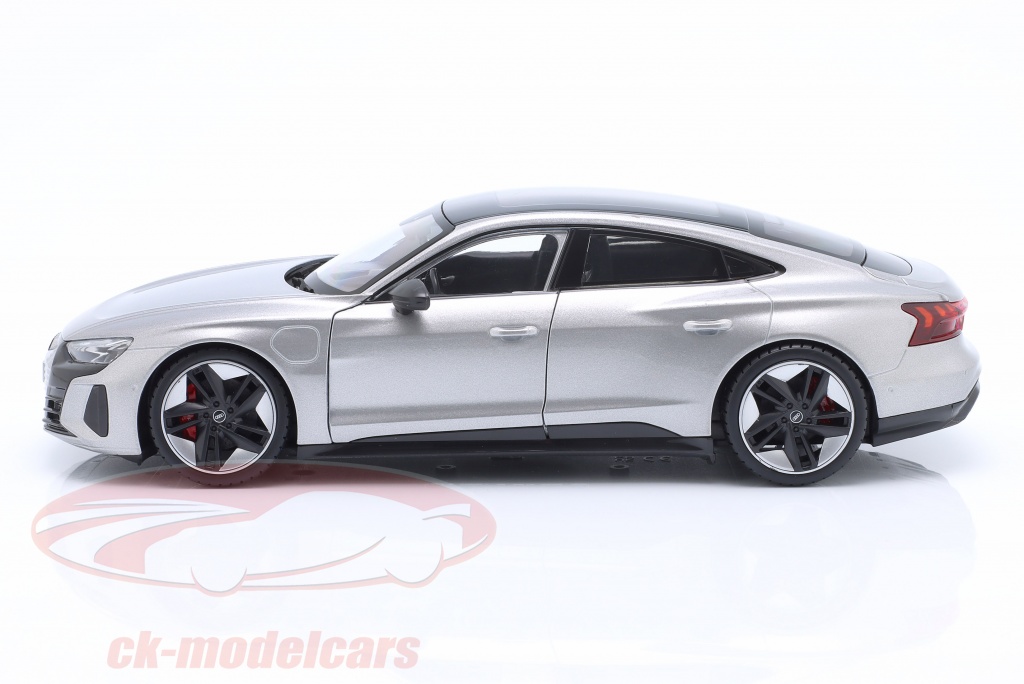 Bburago Audi RS e-tron GT 2022, tactical grün 1:18 Modellauto Bburago Audi RS e-tron GT 2022, tactical grün 1:18 Modellauto