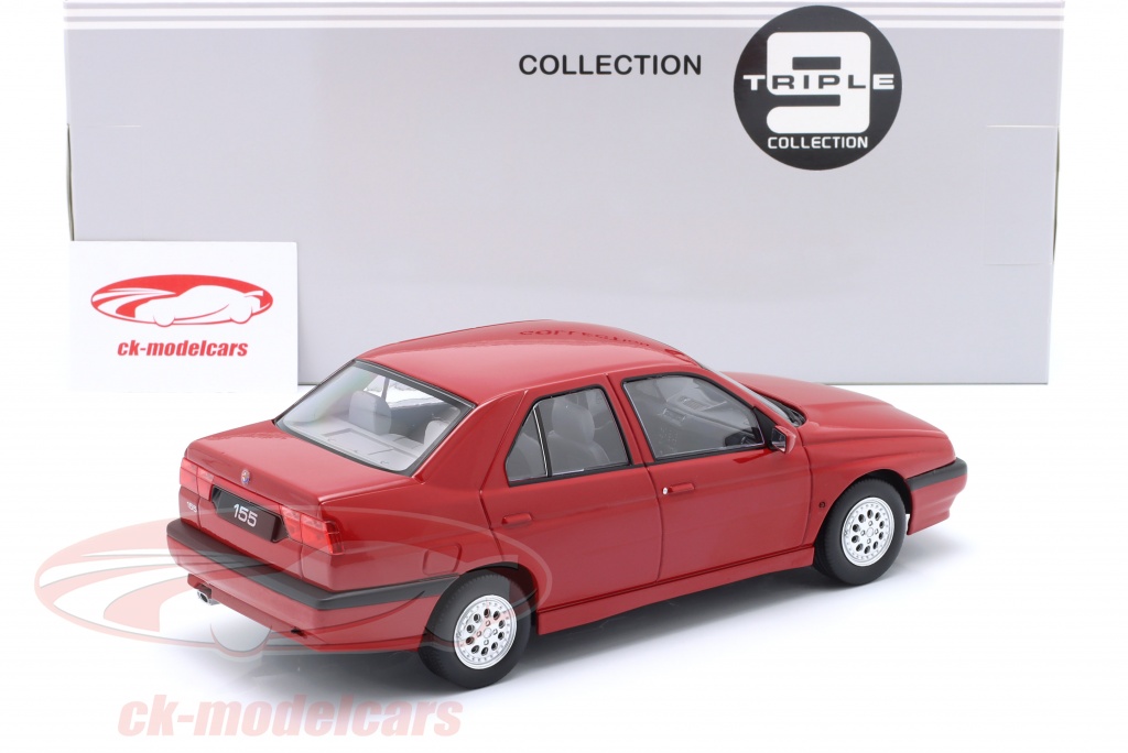 Alfa Romeo 155, 1996 red with black interior Triple9 1:18 (Türen