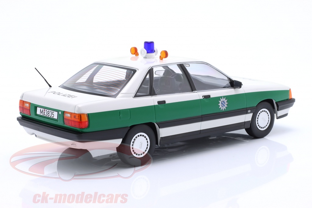 Triple9 1:18 Audi 100 C3 Año de construcción 1989 lago azul verde