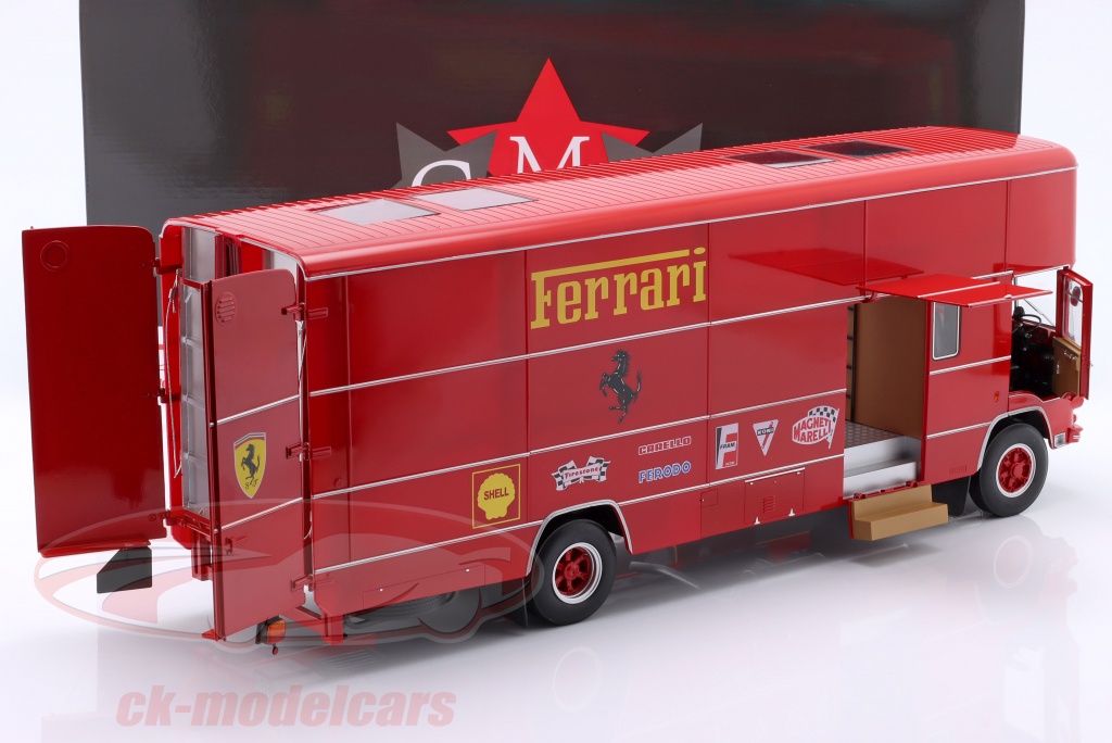 Un camion spécialisé au 1/18 de la scudéria Ferrari. De 1970. Cmr_1_18_om_fiat_150_rolfo_scuderia_ferrari_course