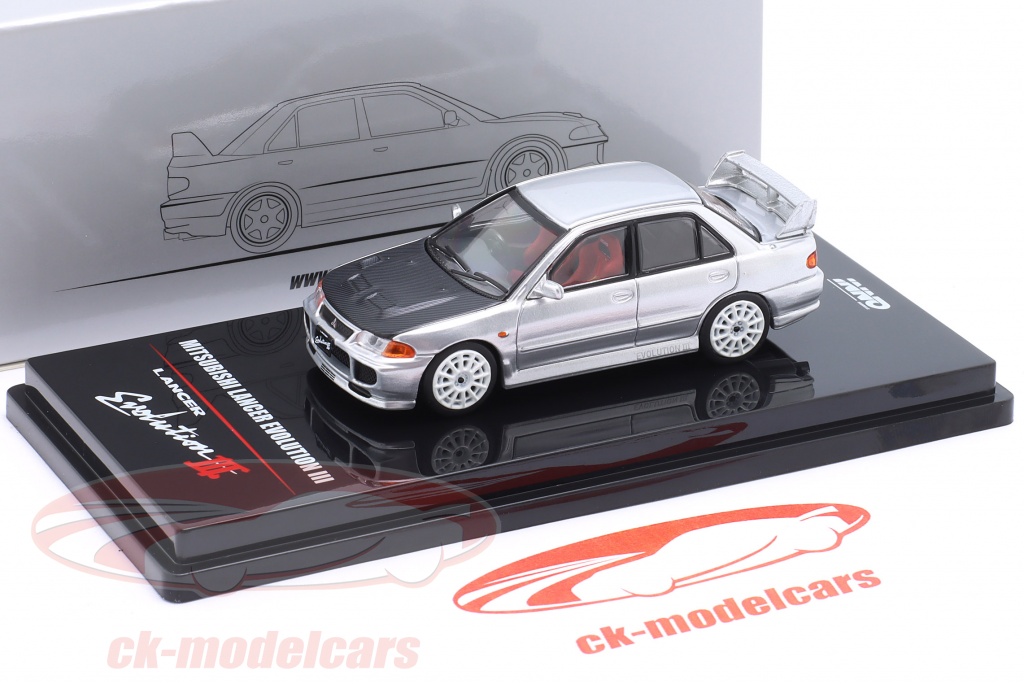 Miniature Mitsubishi Lancer Evo III 1:64 – Couleur Argent Avec Capot Carbone, Inno64