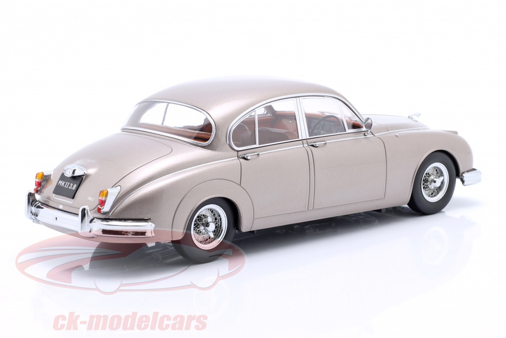 Maquette KK SCALE MODELS – Jaguar MK II 3.8 De 1959 – échelle 1/18 – Couleur Pearl Silver – Métal – Collection
