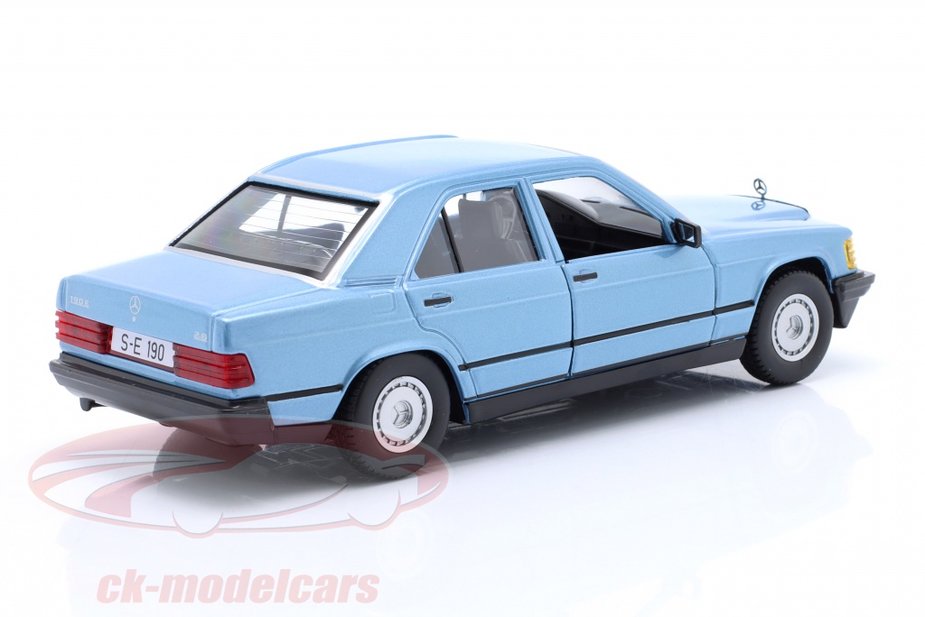 Bburago 1:24 Mercedes-Benz 190E 2.6 year 1987 diamond blue 18  
