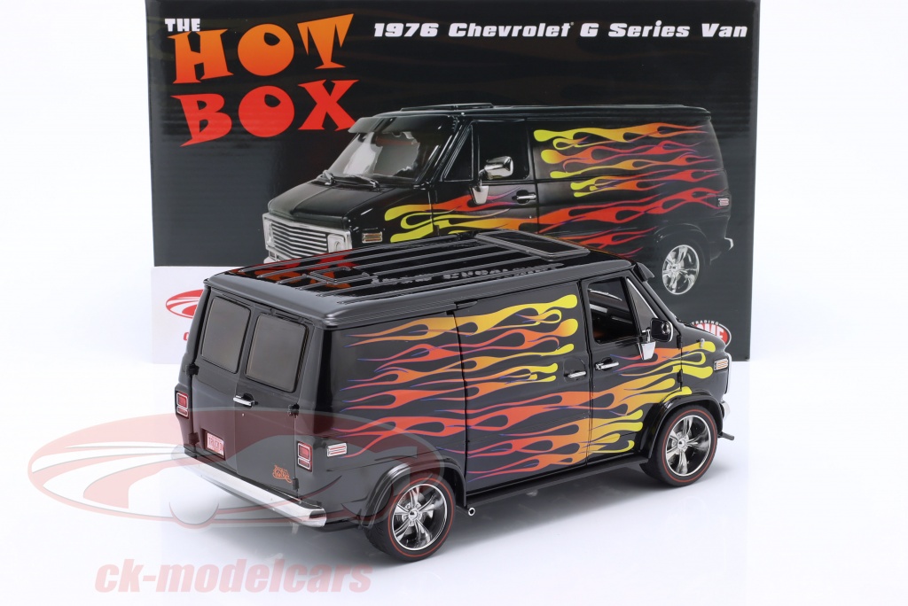 1:18 Highway61 Chevrolet G-Series VAN 1976 Blanc Avec Échelle De Toit