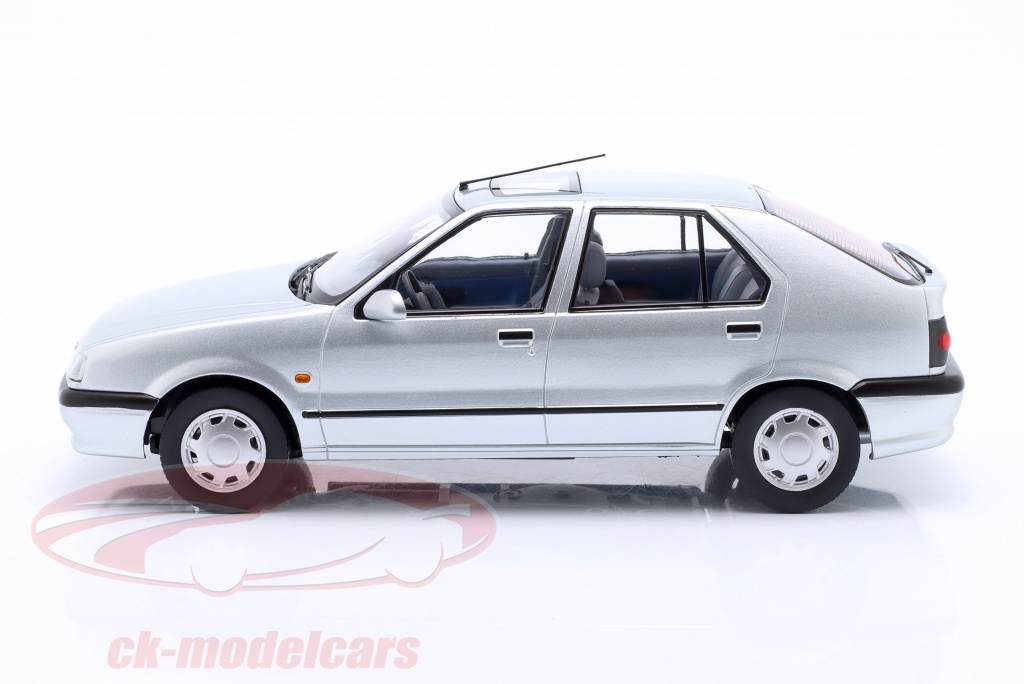 Modèle Réduit 1/18 Renault 19 Bleu Métallisé 1994 - Marque Triple 9 - Neuf En Boîte