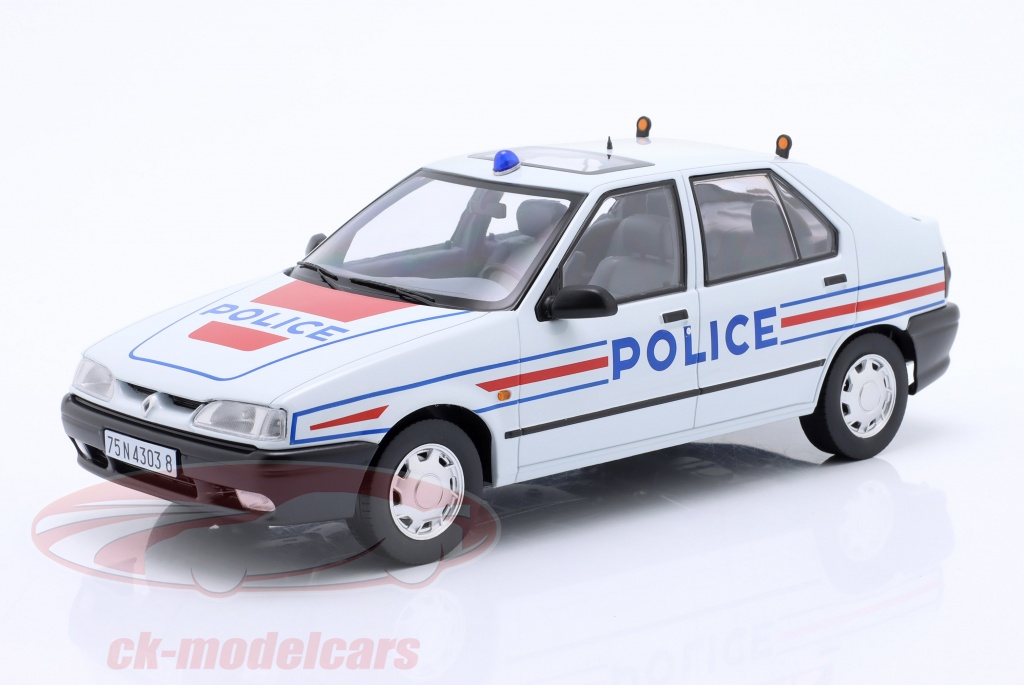 triple9-1-18-renault-19-police-france-year-1994-arctic-white-t9-1800455/