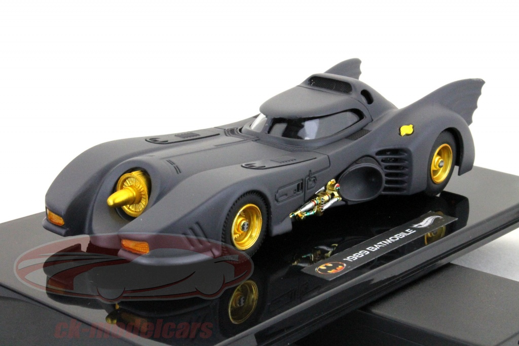 Filmauto Batman Batmobile 1989 1:43 HotWheels mat zwart