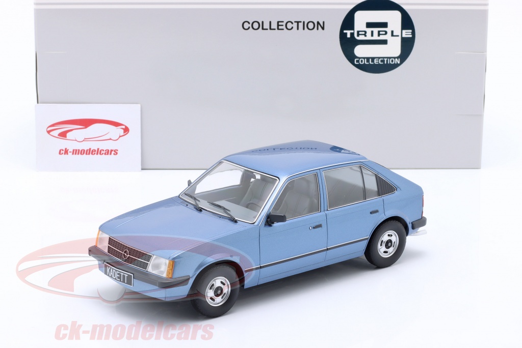 Opel Kadett D 5 portes 1984 bleu métallisé modèle 1:18
