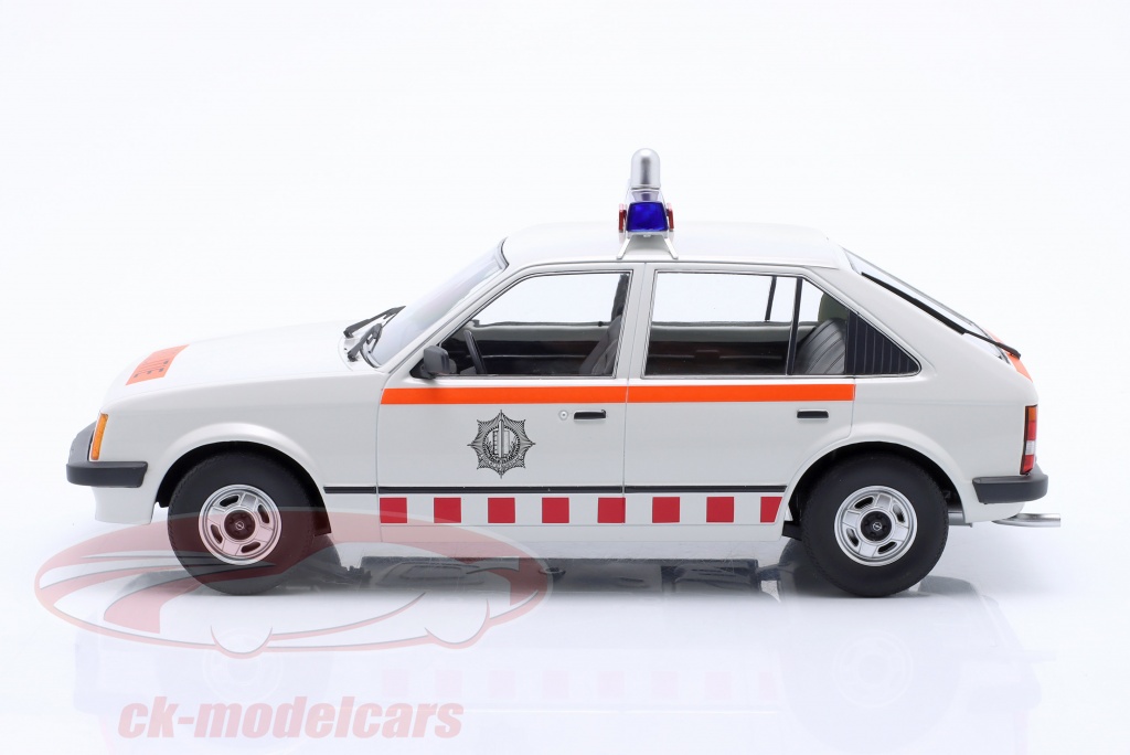 Modèle réduit Opel Kadett D 5-door Dutch Police 1984 1/18