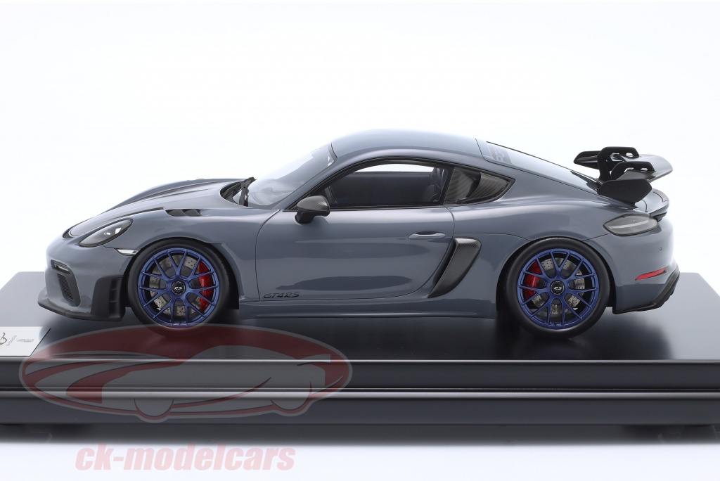 Spark 1:18 Porsche 718 (982) GT4 RS 2021 weiß / grüne Felgen