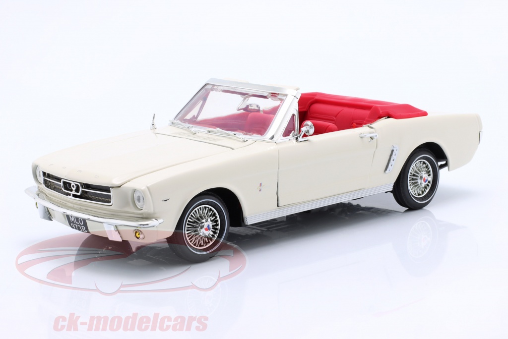motormax-1-18-ford-mustang-1-2-convertible-james-bond-goldfinger-1964-creme-79833/