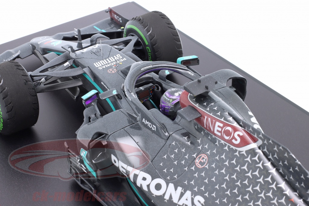 Miniature F1 Mercedes-AMG W11 Hamilton 2020 - Échelle 1:24 - Diecast Par IXO - Avec Support