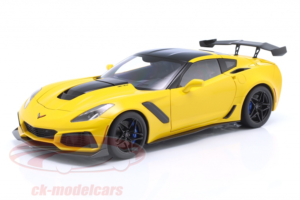 autoart-1-18-chevrolet-corvette-c7-zr1-year-2019-racing-yellow-71278/