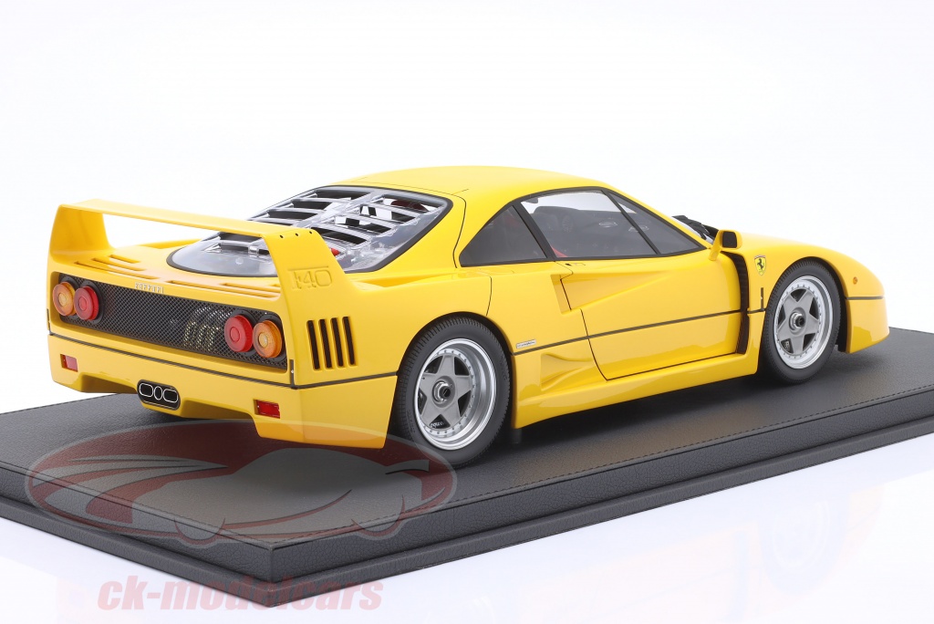 Modèle Réduit Ferrari F40 – Échelle 1/87 – En Métal Sur Socle – Occasion