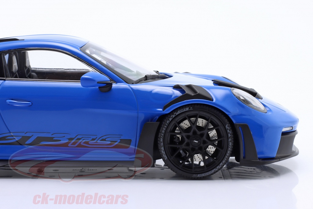 Minichamps 1:18 Porsche 911  992  GT3 RS Année De Construction 2022 Noir Orange Jantes 113062030