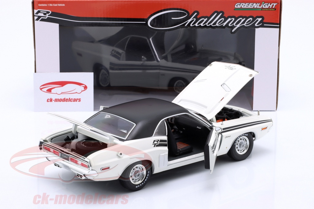 1/18 Diecast Model Car of a 1971 Dodge Challenger R/T in