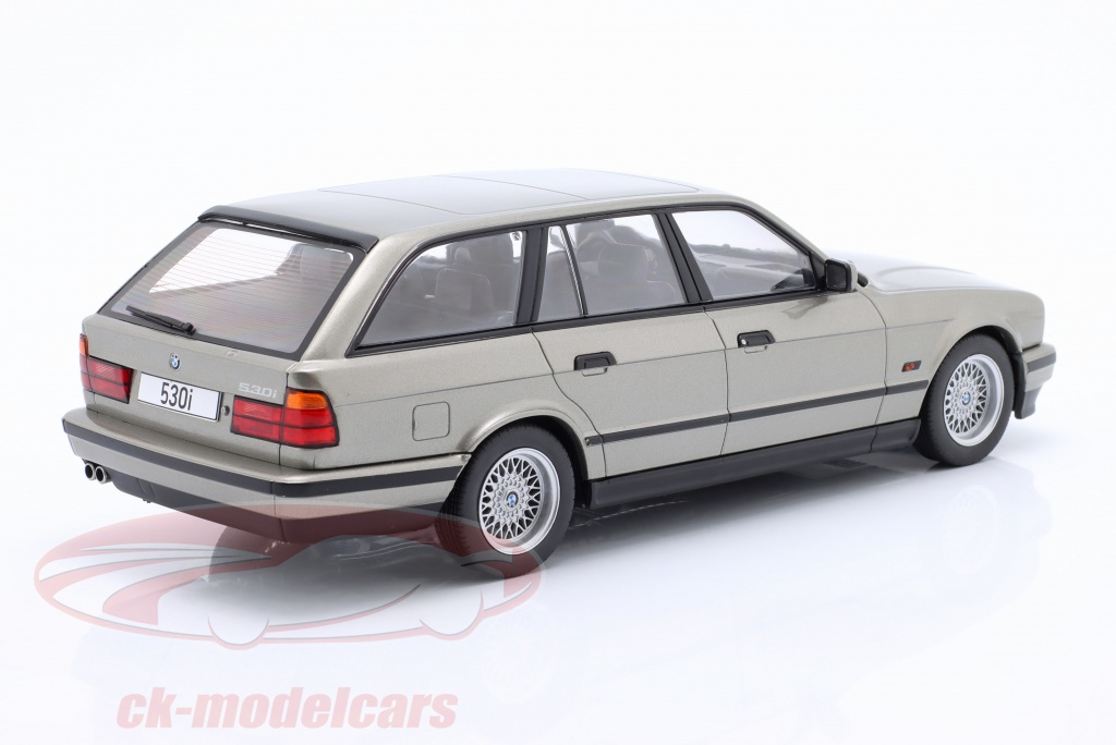 Modelcar Group 118 BMW 530i (E34) Touring year 1991 Gray metallic