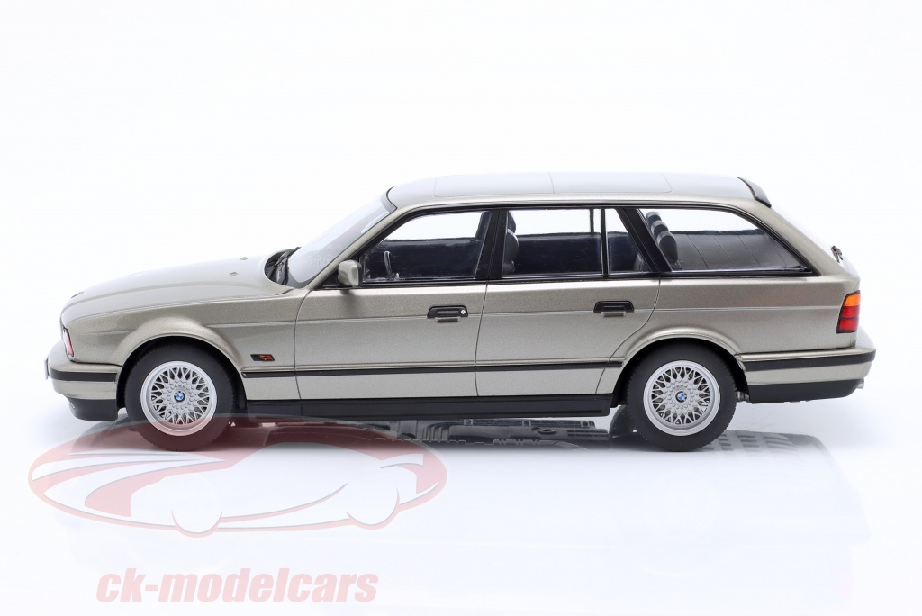 Modelcar Group 118 BMW 530i (E34) Touring year 1991 Gray metallic