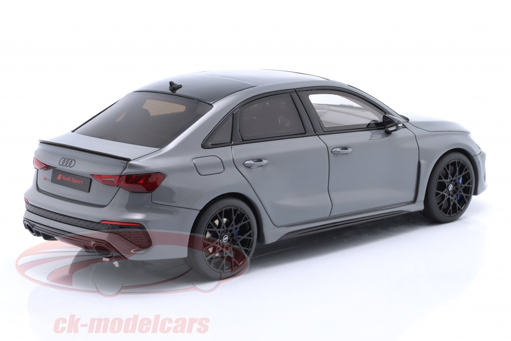 GTSPIRIT 118 Audi RS 3 Sedan Performance Edition 2022 gris nardo GT885 modèle voiture GT885