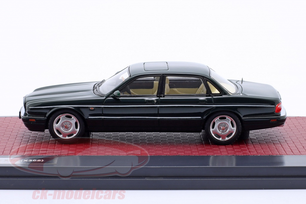 Matrix MAX41001-272 - Jaguar XJR X300 Noir 1994 100pcs limited 1/43