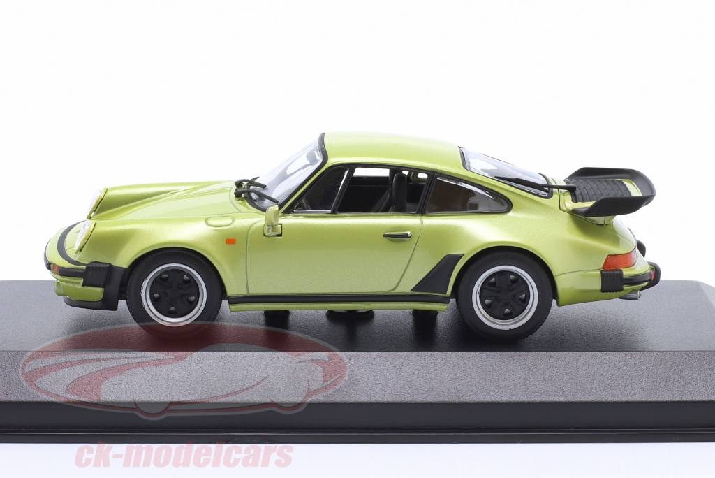 MINICHAMPS 1/12 Porsche 911 930 3.0L Turbo Coupe 1977 Acid Vert