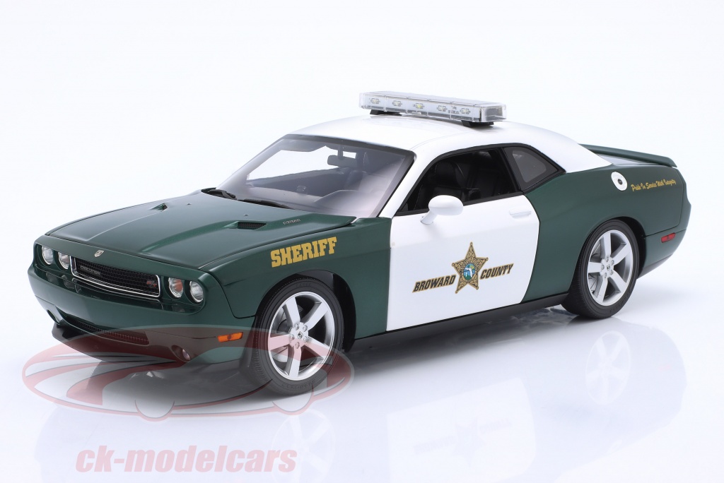 gmp-1-18-dodge-challenger-r-t-broward-county-year-2009-green-white-a1806026/