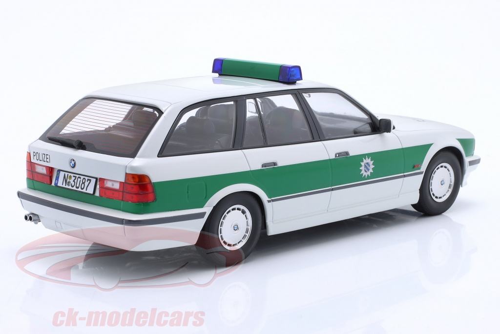 Triple9 1:18 BMW 5秒 シリーズ E34 Touring 建設年 1996 警察 白 / 緑 T9-1800405 モデル 車 ...
