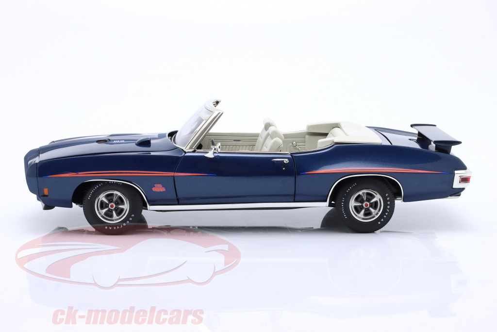 PONTIAC GTO 1965 1/18 BLEU MÉTALLIQUE | Passe-Temps 3000