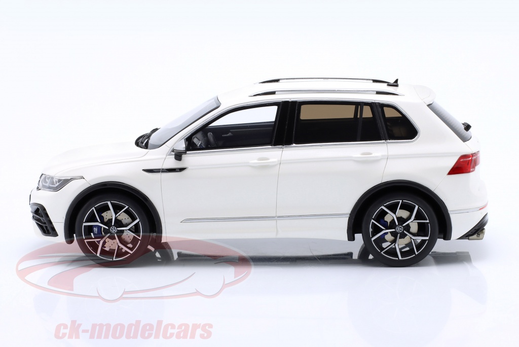 Bburago - 18-22015 -Volkswagen Touareg - Scale 1:24 - Blue