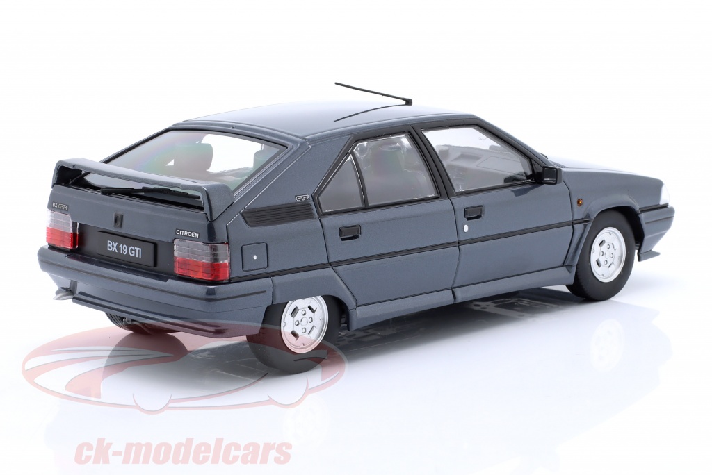 Miniature TRIPLE 9 – CIT Axel 1990 échelle 1/18, Rouge Intérieur Beige, Collection Adulte