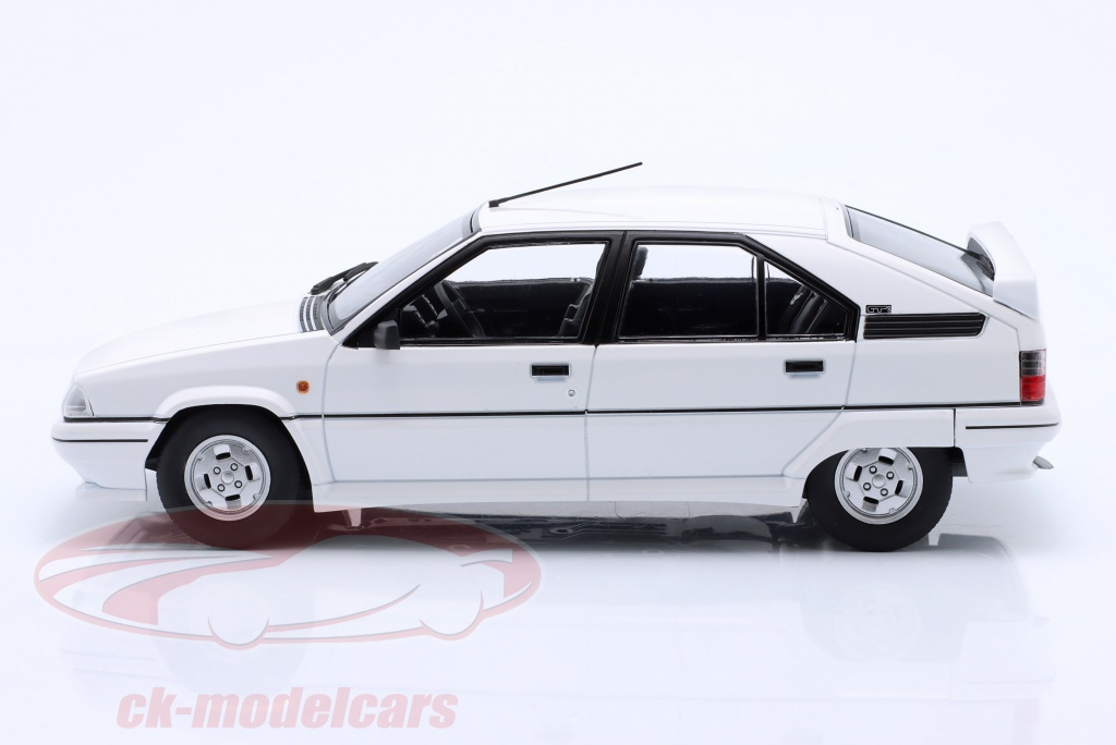 Modellauto Citroen BX GTi, 1990 alpine white with black interior Triple9 1:18 (Türen, Motorhaube