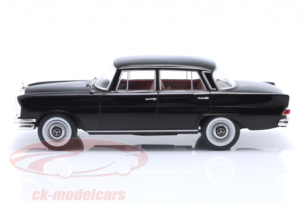 WhiteBox 1:24 Mercedes-Benz 220 (W111) 建設年 1959 黒 WB124210 