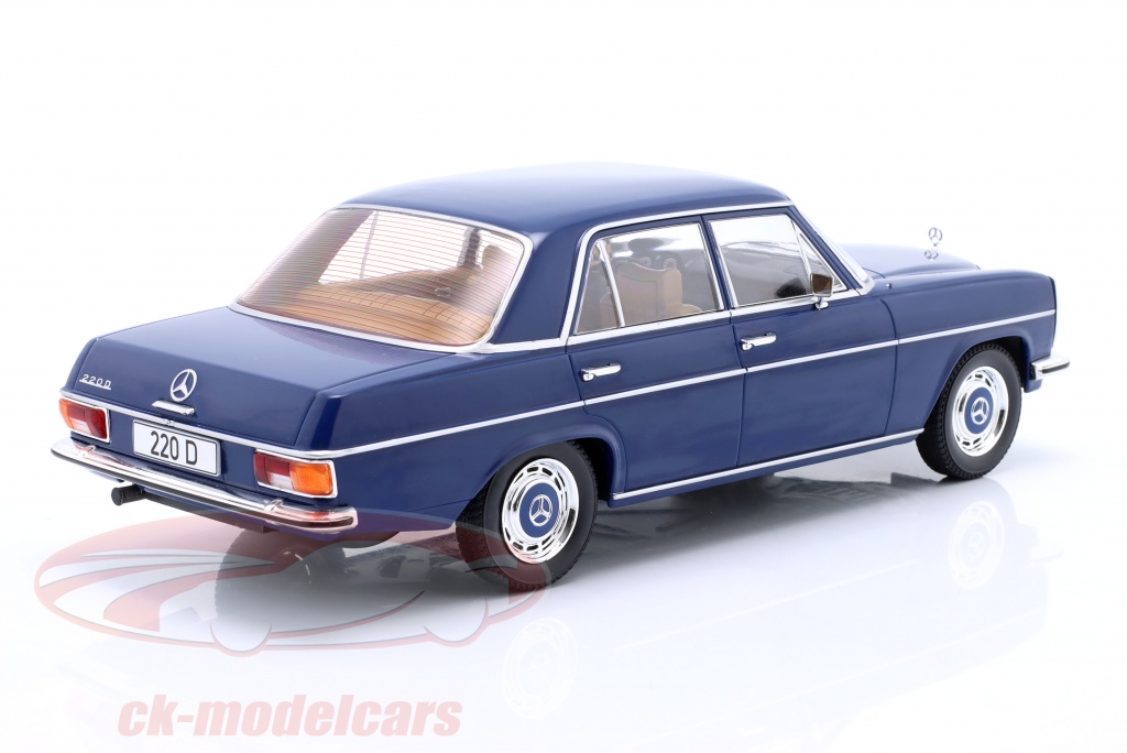 Mercedes-Benz 200D Bleu Foncé 1:18 – Classique de collection à échelle