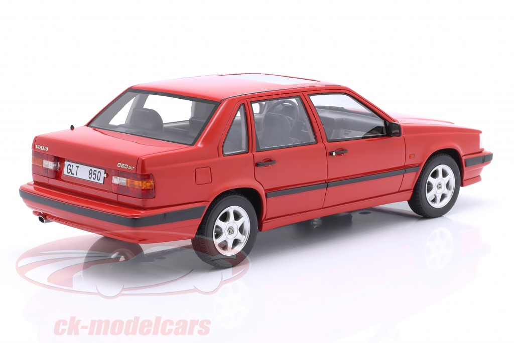 Cult Models Volvo 850 GLT 1994 Rosso Segnale IN 1/18 Scala Nuovo