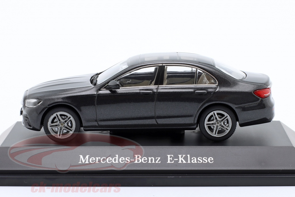 iScale 1:43 Mercedes-Benz E-Klasse AMG-Line (W213) MOPF 2020  